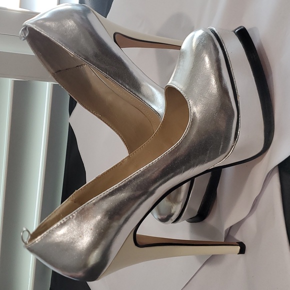Michael Antonio Shoes - Michael Antonio Metallic Silver Pumps Platforms 7.5 Hot!